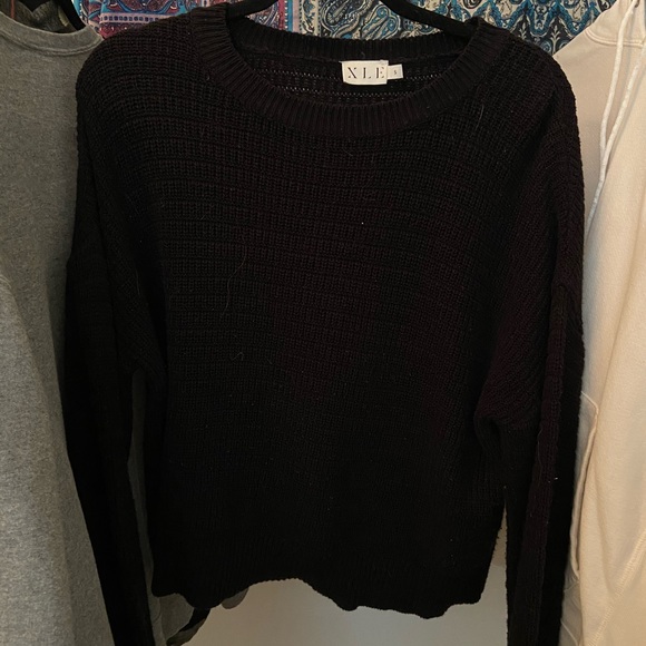 xle // black sweater - Picture 4 of 5